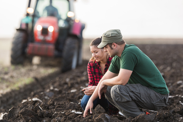 La formation et l’accompagnement vers des certifications qualité, sécurité et environnement ainsi que les bonnes pratiques agricoles.